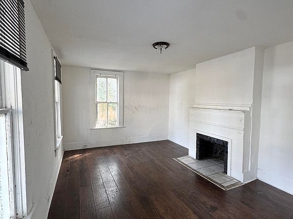 4th image of 1058 DYAL Street