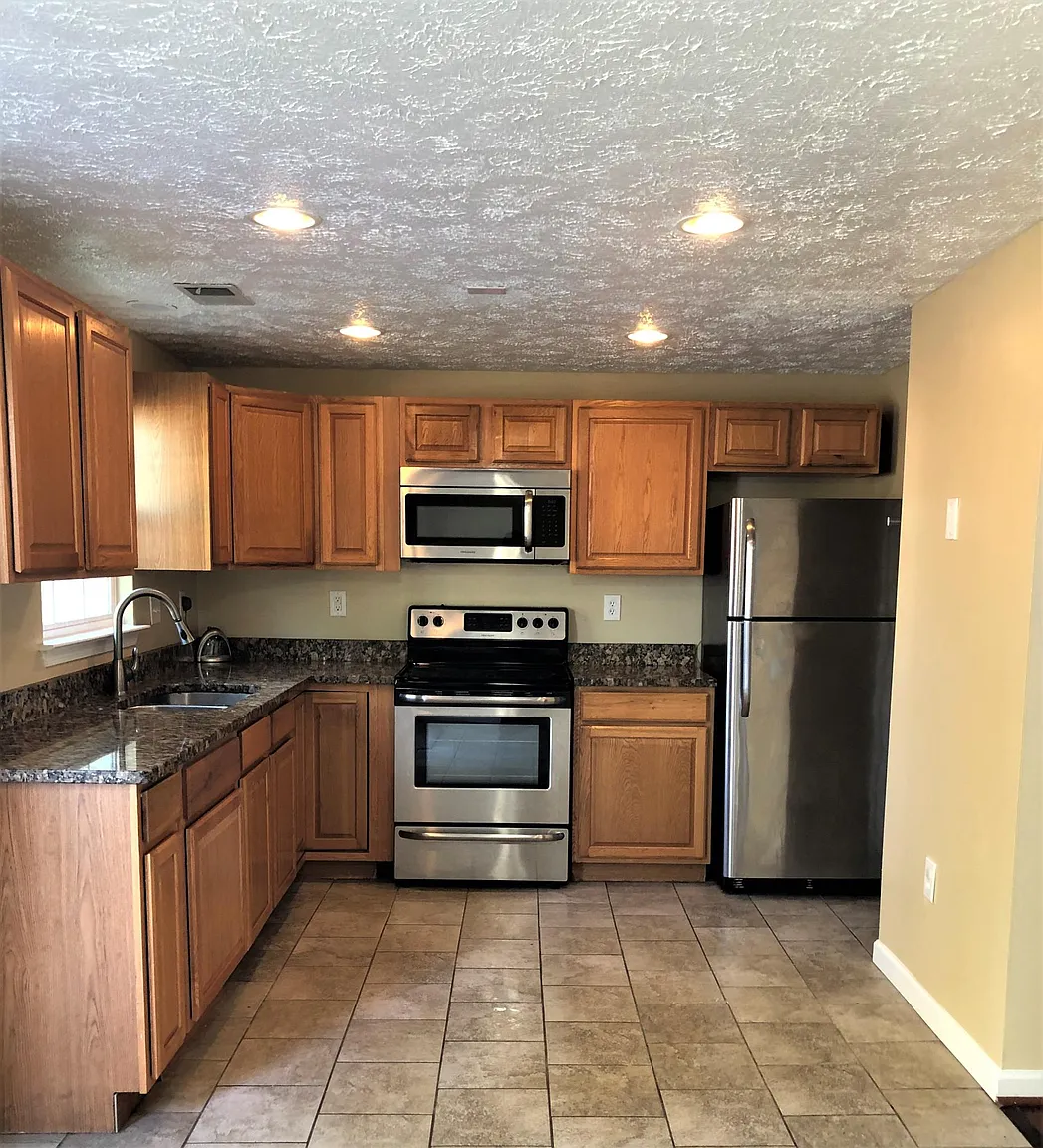 2095 Tanglewood Dr photo 1