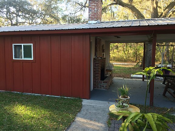 Cabin with outdoor fireplace