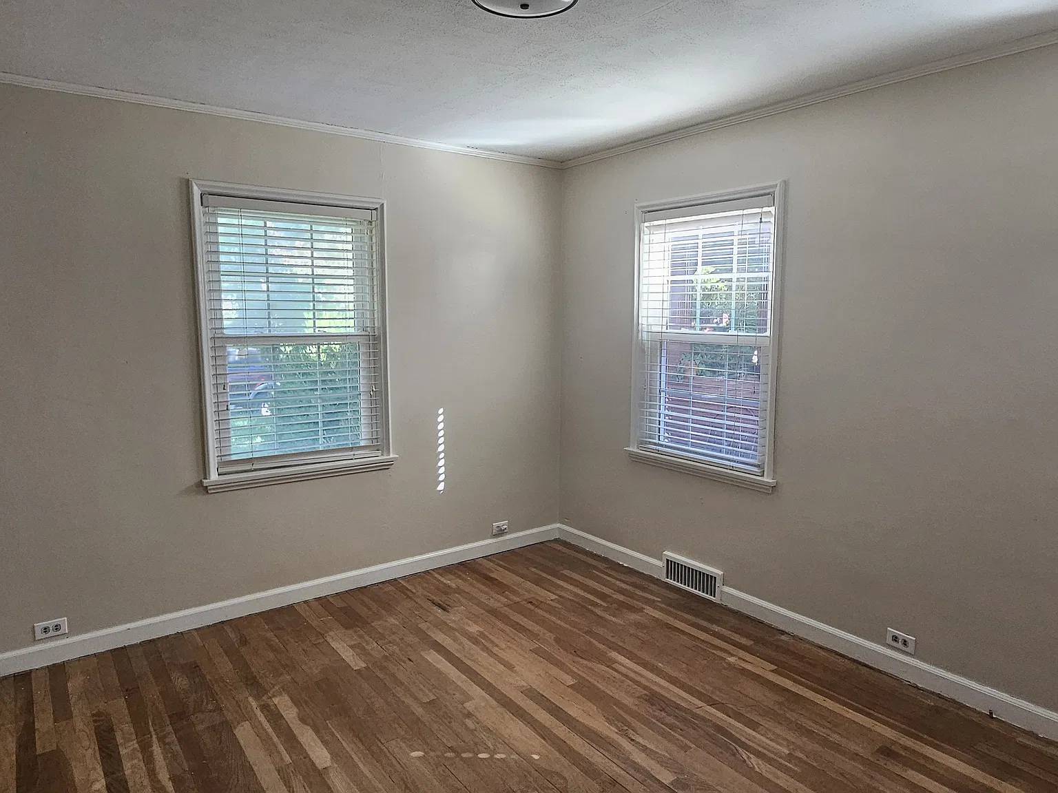 1423 N Garland St — Photo 1