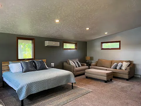 5666 E Jefferson Ave — Photo 11