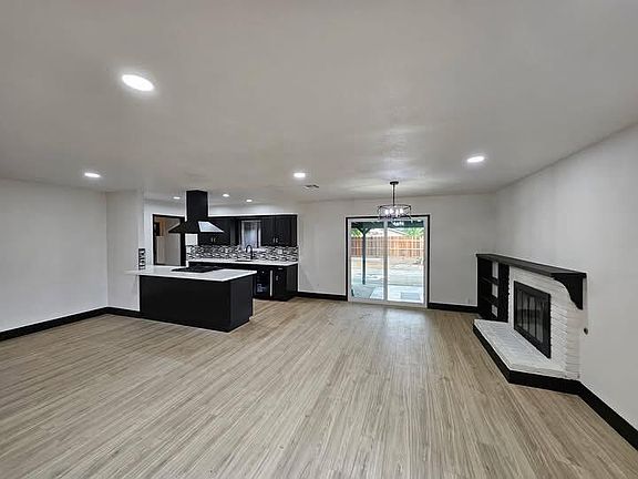 3rd image of 829 Pioneer Avenue