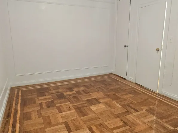 735 Walton Avenue image 9 of 10