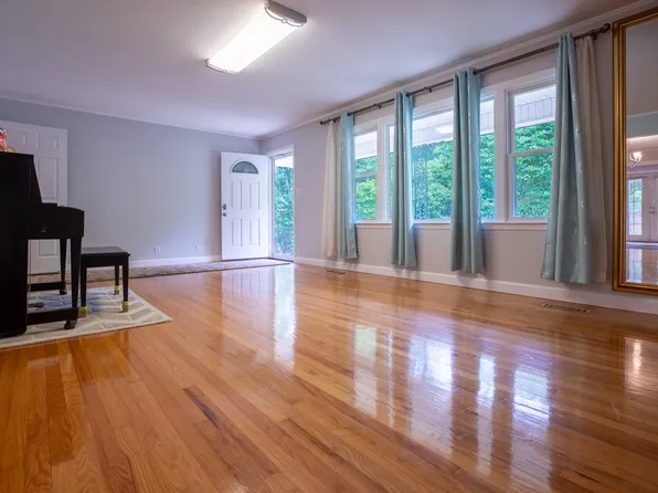 1306 Brockton Dr, Signal Mountain, TN 37377