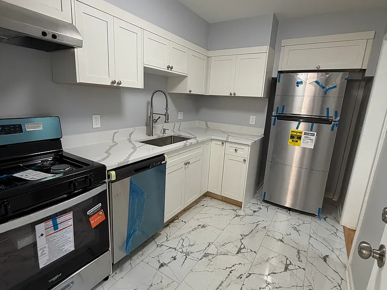 2854 W Glenlake Ave #1W — Photo 4