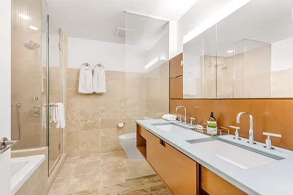 Rented by R New York | media 33