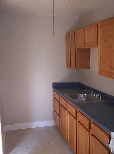 2nd image of 3416 Wyandotte St APT 7