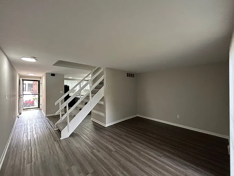 Coventry Court Townhomes — Photo 85