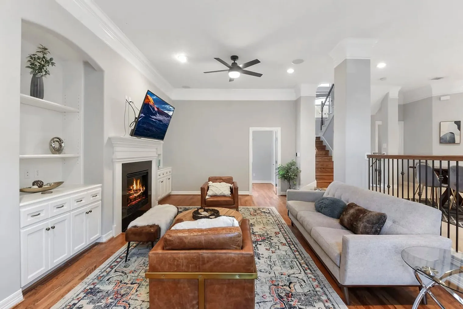 6 bed, 3.0 bath, 3100 sqft, $11,034 — Photo 2