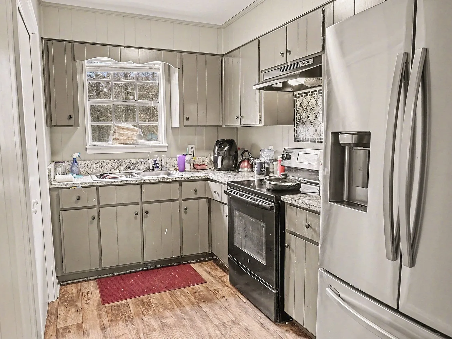 3 bed, 2100 sqft, $1,000 — Photo 1
