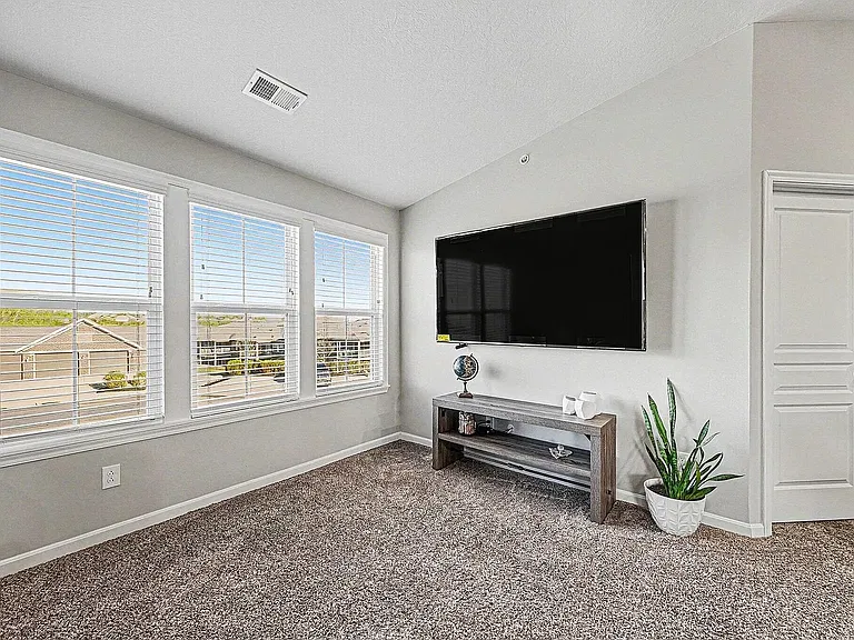 2060 Tanners Cove Rd — Photo 2
