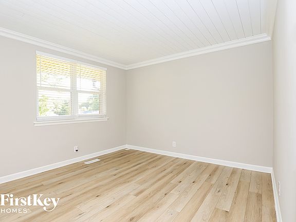 3rd image of 204 Whitnel Dr