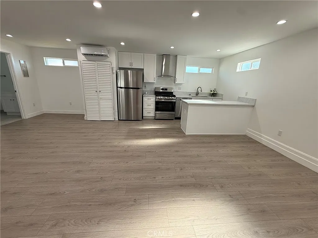 1 bed, 712 sqft, $2,300 — Photo 3