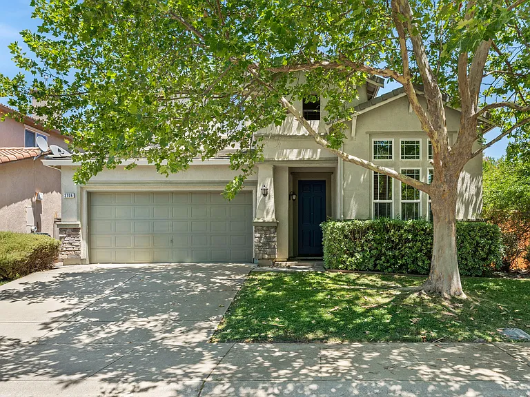 2106 Sternwheeler Way — Photo 3