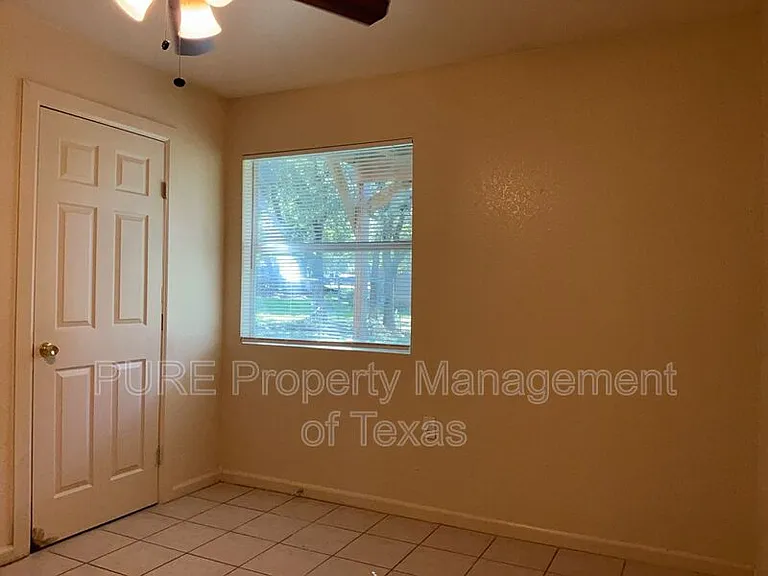 403 Hedgewood Dr #B — Photo 19