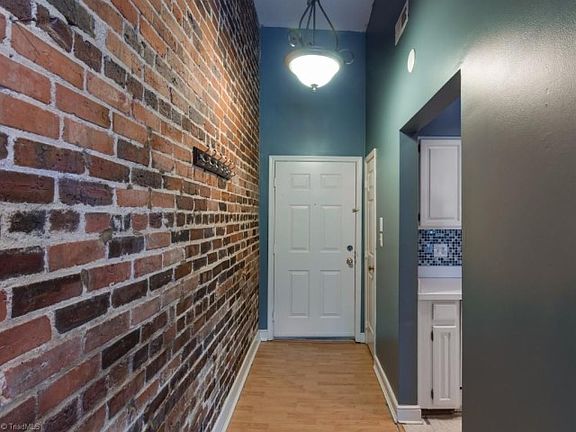 4th image of 801-9 W McGee St
