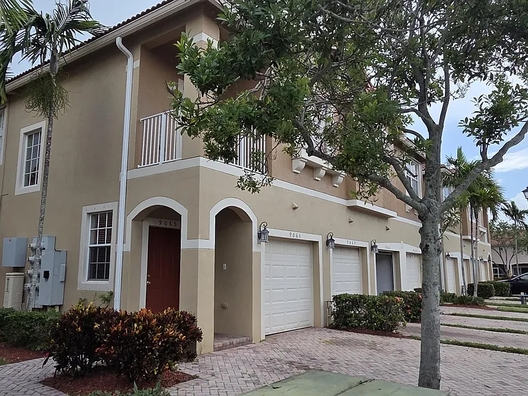 9065 Plymouth Pl — Photo 2