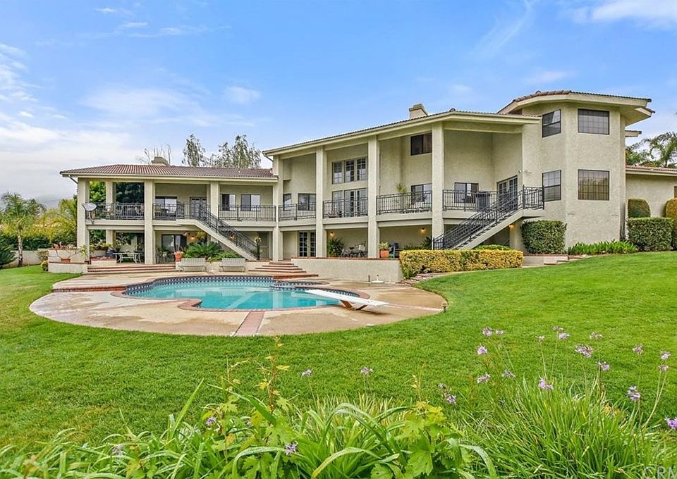 1st image of 2550 Vista Dr