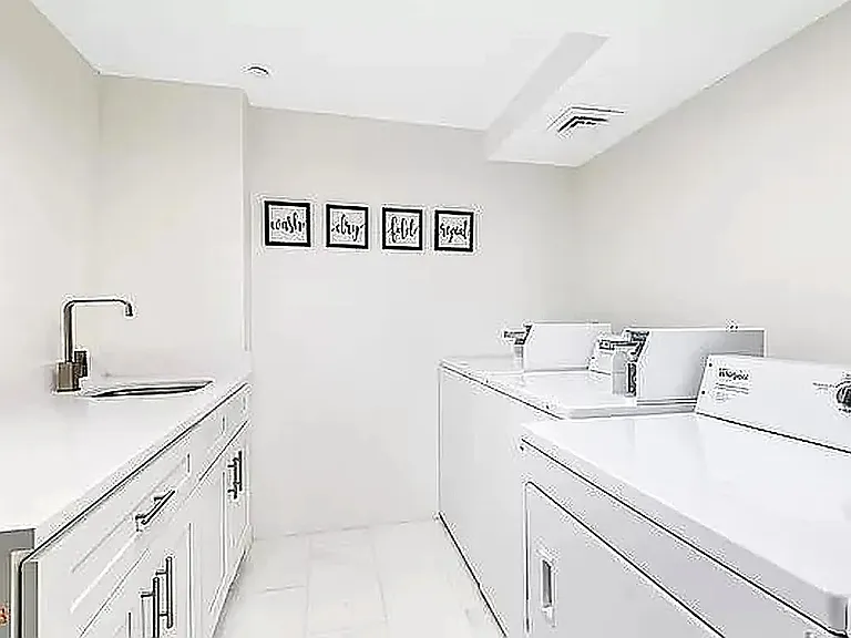 219 S 3rd St #5R — Photo 4
