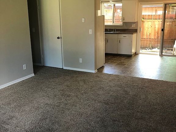 3rd image of 1049 SE Walnut St APT 18