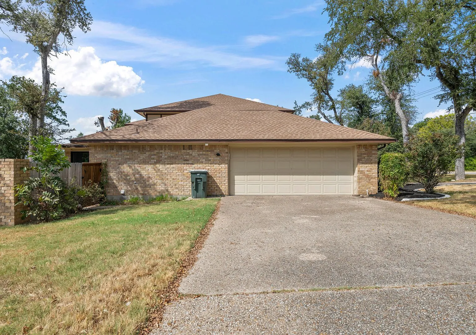 Spacious 4 Bedroom Home in Established Temple Neighborhood! — Photo 4