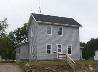 27 11th St, Clintonville, WI 54929