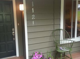 1121 211th Ave NE, Sammamish, WA 98074