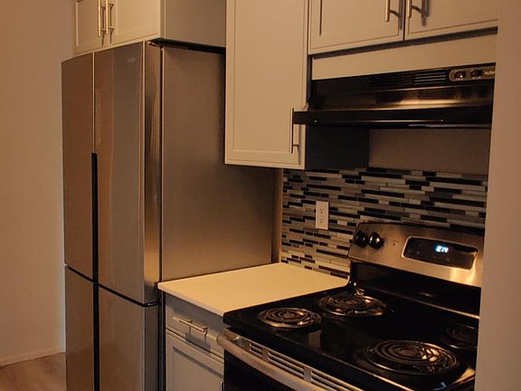 4th image of 5711 122nd Pl SE APT 218