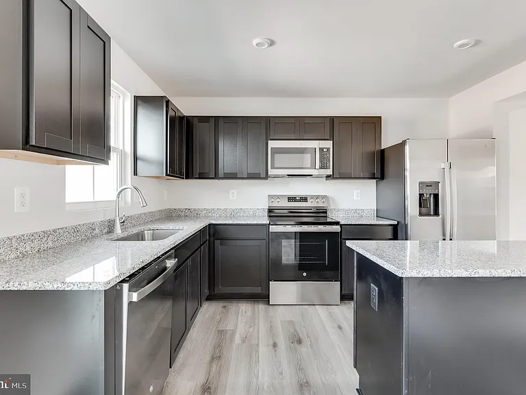 7301 Statesman Blvd — Photo 7