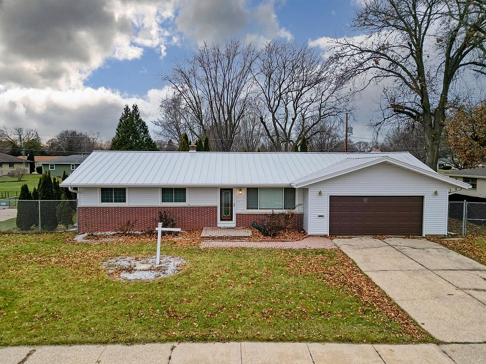 1st image of 1033 N Claremont Dr