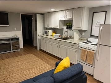 3rd image of 92 Altmar Ave