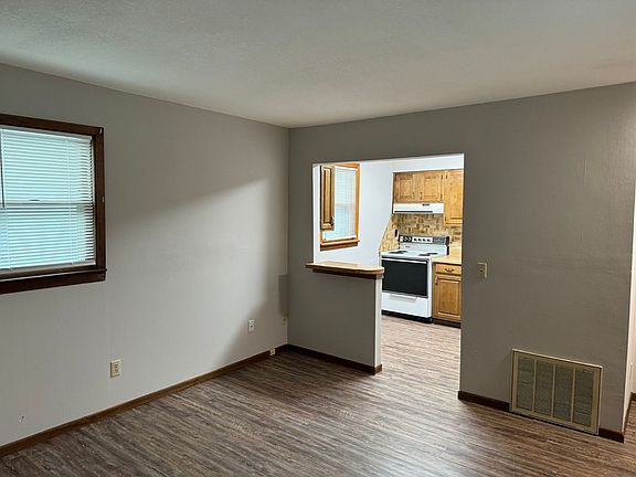 3rd image of 116 E 12th St #Bh-114