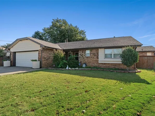 1712 Wood Hollow Ct, Moore, OK 73160