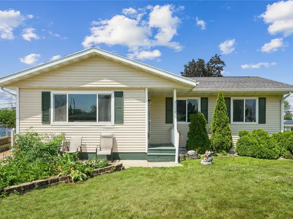5450 Plainview Dr NW, Cedar Rapids, IA 52405
