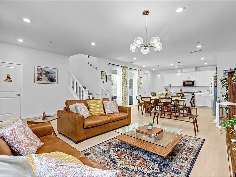 27676 Symphony Pl — Photo 4