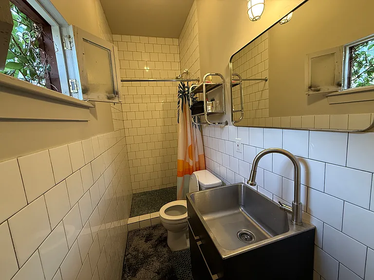 826 S Burlington Ave #4 — Photo 7