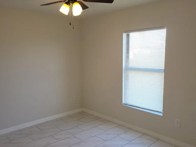 1001 NE 7th Ave — Photo 14