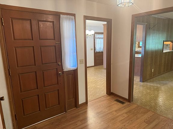3rd image of 17 Lakeside Dr