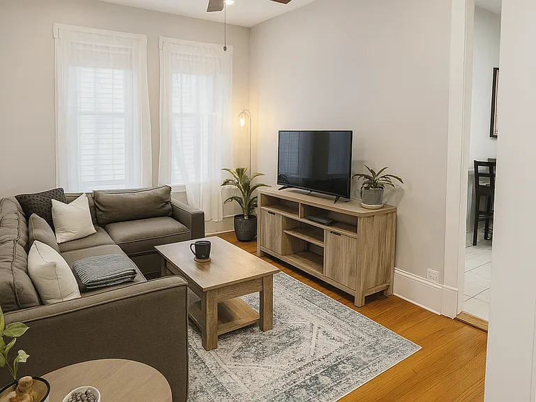 742 E 6th St #1 — Photo 3