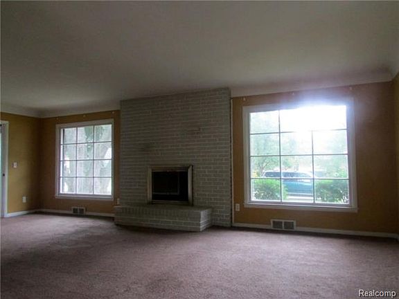 5th image of 19310 Eastwood Dr