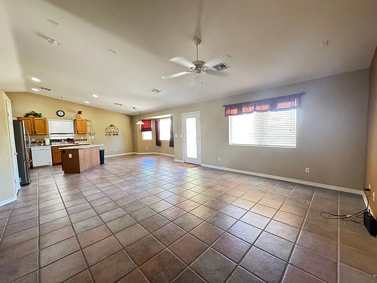 2037 E Desert Palms Dr — Photo 8