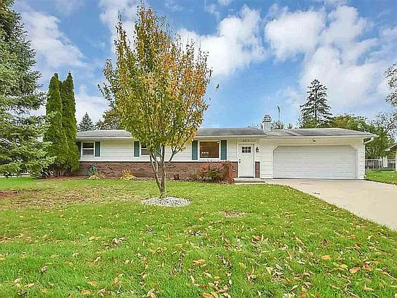 3 bed, 1.5 bath, 1008 sqft, $2,199 — Photo 1