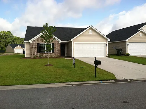 42 Amber Dr Photo 1