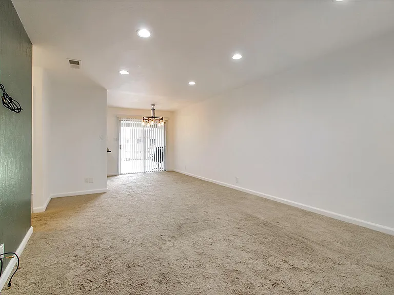 3586 Payne Ave #10 — Photo 20