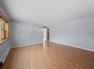 7727 43rd St APT 4A, Lyons, IL 60534