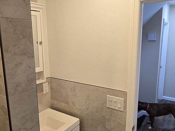 3rd image of 10810 223rd St Floor 2