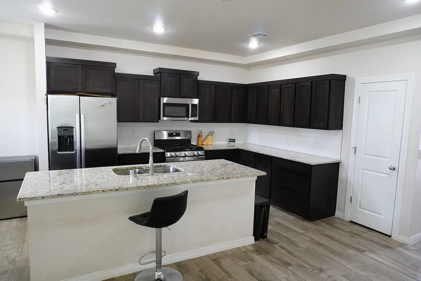 4 bed, 2169 sqft, $2,450 — Photo 2