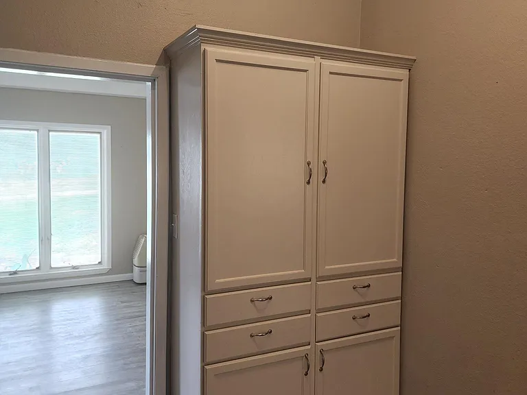 317 Oak Dr — Photo 3