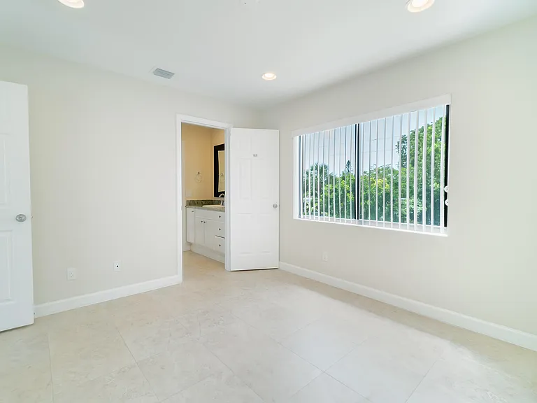 6410 N Dixie Hwy — Photo 12