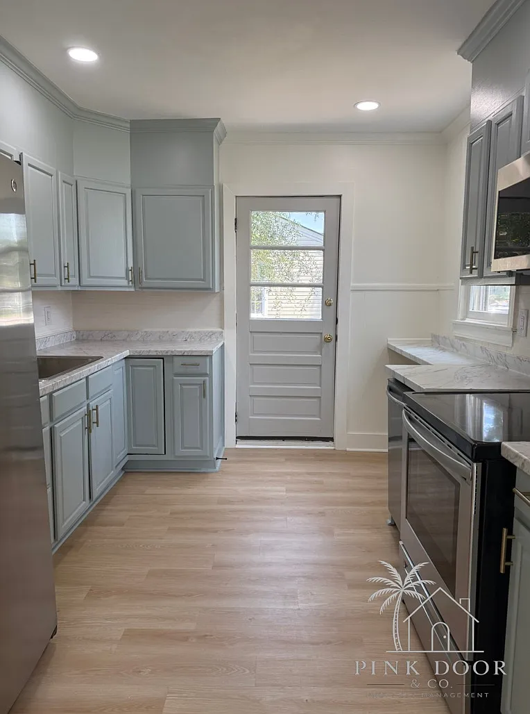 3 bed, 792 sqft, $1,900 — Photo 4